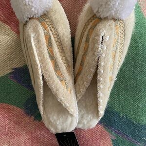 Handmade in Greece sheep wool and leather slippers sz M